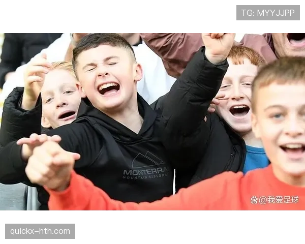 赫尔城惊险保级成功 赛季末强势表现引球迷热烈庆祝 赫尔城惊险保级成功 赛季末强势表现引球迷热烈庆祝