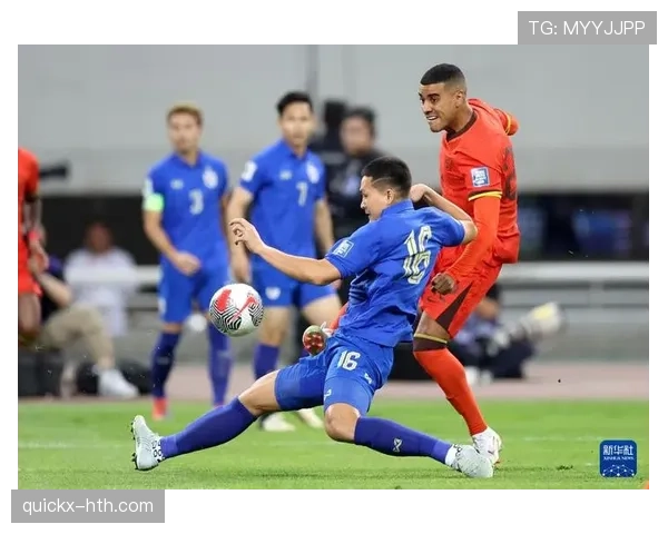 泰国国家队支持者激情助威，全场沸腾共鸣不断