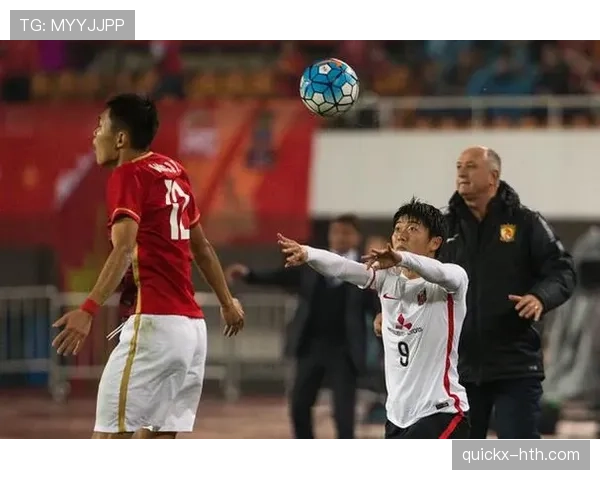 球门球发出后越位规则为何与普通进攻情况不同解析